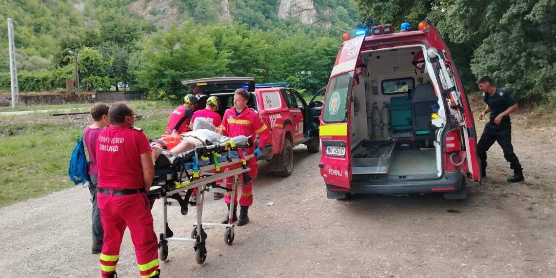 Intervenție de urgență a Salvamont Bihor pentru un minor rănit pe munte