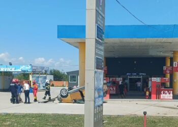 Accident rutier în Fegernic: Mașină răsturnată lângă o benzinărie