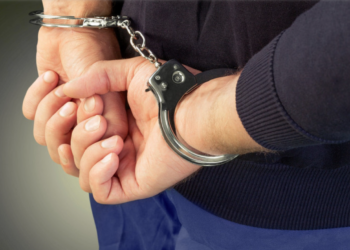 Profesor de matematică din Cluj arestat pentru că ar fi agresat sexual două eleve la meditații