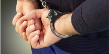 Profesor de matematică din Cluj arestat pentru că ar fi agresat sexual două eleve la meditații