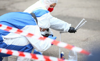 O femeie ucisă în propria bucătărie: ucigașul condamnat la 10 ani și 4 luni de închisoare și daune de peste 800.000 lei