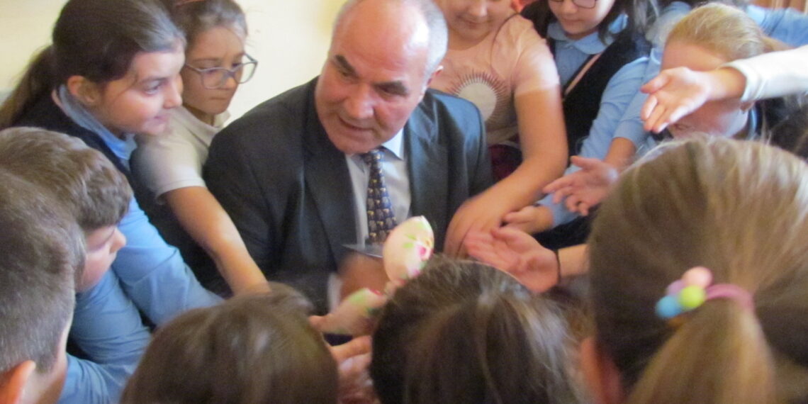 INTERVIU Mircea Frățică: „Coasă, sapă, fân, animale, lemne, grădină. Pe mine m-a antrenat viața pentru medalia olimpică”.