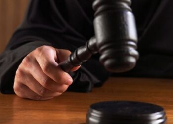 Competență teritorială: dreptul creditorului de a opta între procedura specială şi cea de drept comun pentru realizarea creanţei sale