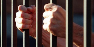 Doi bihoreni, condamnați pentru trafic de droguri și infracțiuni rutiere, încarcerați la Penitenciarul Oradea