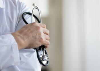 Pacienții vor putea reclama redirecționările abuzive către clinici private