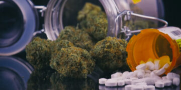 Cu joint-ul spre penitenciar: Tată a doi copii, prins vânzând cannabis și eutylonă pe WhatsApp