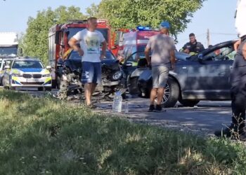 Accident cu trei autoturisme pe DN 19E, la ieșire din Cauaceu