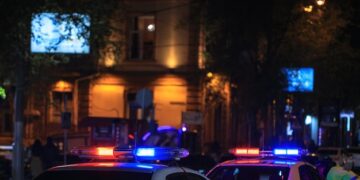 Noaptea groazei de Halloween: oameni bătuți în stradă, amenințați cu moartea și bara de metal