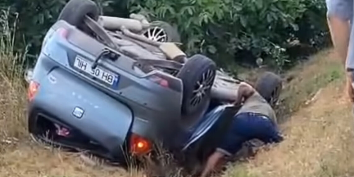 Accident grav la ieșire din Marghita: o mașină s-a răsturnat în șanț