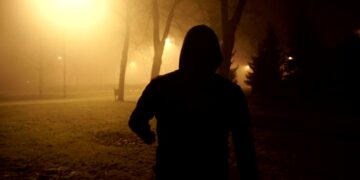 Scandal pe o stradă din Marghita: un bărbat, bătut cu o scândură cu holșuruburi