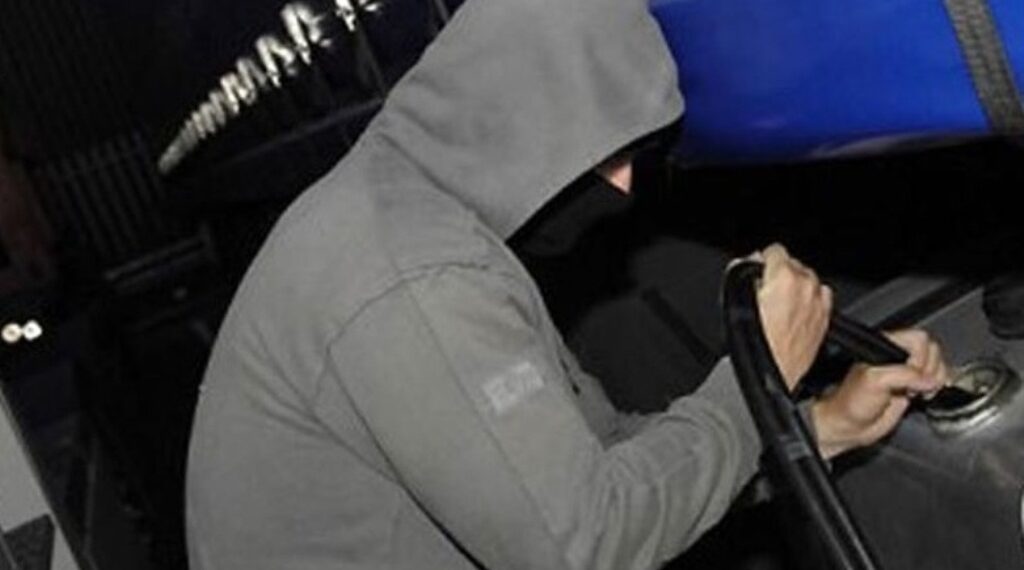 Cinci tineri reținuți în Bihor pentru furturi repetate de motorină de pe un șantier