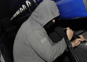 Cinci tineri reținuți în Bihor pentru furturi repetate de motorină de pe un șantier