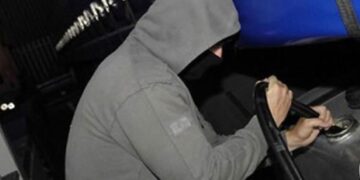 Cinci tineri reținuți în Bihor pentru furturi repetate de motorină de pe un șantier