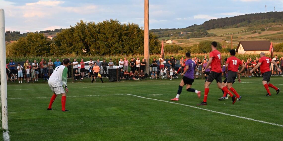 Gloriile de altădată au făcut show la ediția jubiliară a Cupei Viitorul de la Hereclean, Zalău! Un fotoreportaj și din culise;