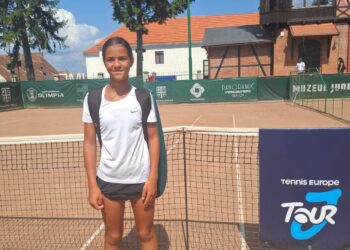 Vacanță cu rucsacul de rachete în spate!!! Mara Marincean a jucat semifinale la Brașov iar de marți evoluează, tot în circuitul european, la Budapesta.