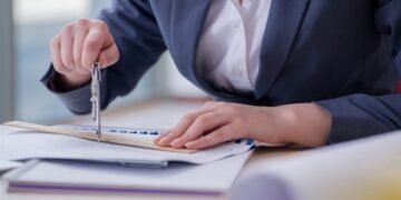 Contract de prestări în servicii: competenţa instanţelor române de soluţionare a litigiului în raport cu  locul de executare a obligaţiei contractuale | Jurisprudență ÎCCJ