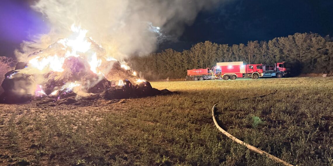 Noapte de foc în Bihor: pompierii au luptat peste 7 ore cu flăcările din Gepiu