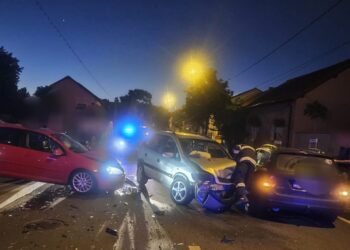 Accident rutier pe strada Muntele Găina din Oradea: o femeie a ajuns la spital