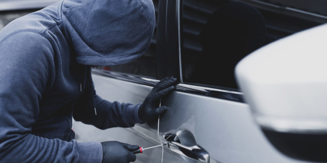 Țigări, carduri bancare și 100 de lei: minorii ce au comis faptele rămân sub control judiciar