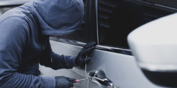 Țigări, carduri bancare și 100 de lei: minorii ce au comis faptele rămân sub control judiciar