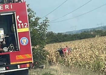 Accident la ieșirea din Marghita: un autoturism s-a răsturnat într-un lan de porumb