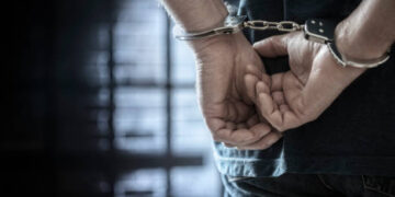 Scene obscene în plină zi la Oradea: un bărbat și-a scos organele în fața a două minore