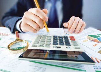 Jumătate de milion de angajați riscă să rămână fără loc de muncă, în timp ce 160.000 de firme se clatină