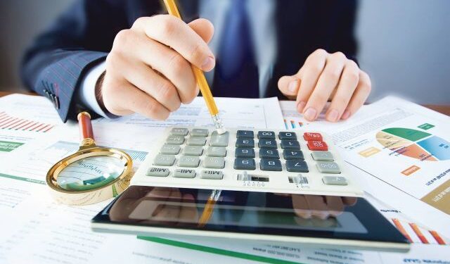 Jumătate de milion de angajați riscă să rămână fără loc de muncă, în timp ce 160.000 de firme se clatină