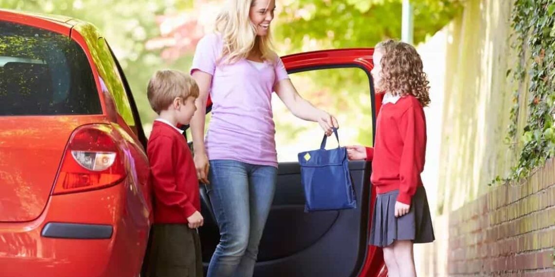 Risc mare de amenzi pentru părinții care își duc copiii la școală
