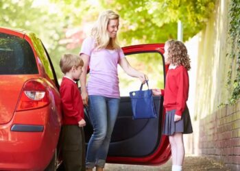 Risc mare de amenzi pentru părinții care își duc copiii la școală