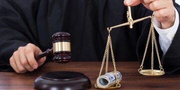 ÎCCJ: stagiul militar obligatoriu, urmat de numirea în magistratură, constituie vechime în muncă