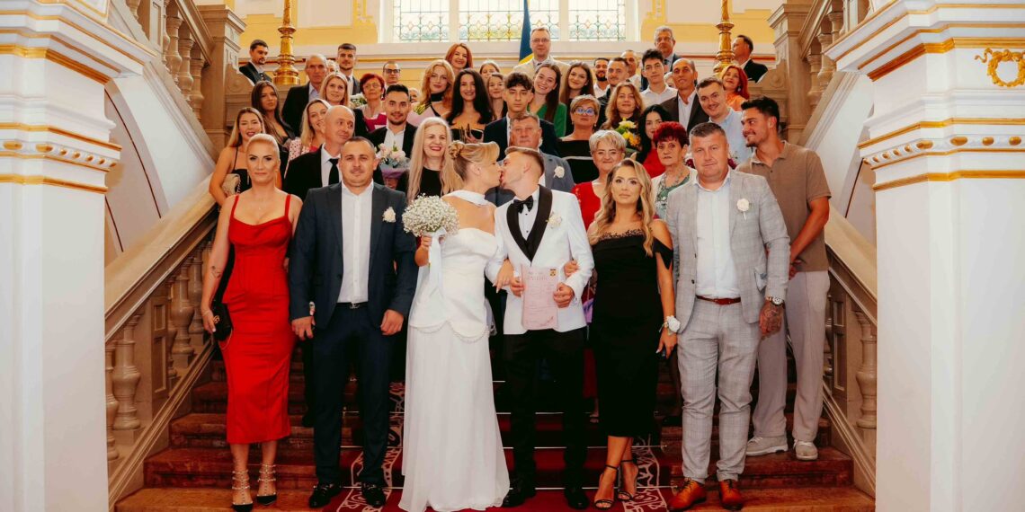 Nuntă ca-n povești! Marius Balogh campionul mondial la minifotbal s-a căsătorit cu aleasa inimii Lavinia