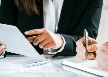 Concediile, sporurile și programul de lucru se renegociază: Codul muncii se modifică