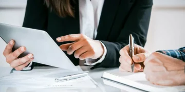 Concediile, sporurile și programul de lucru se renegociază: Codul muncii se modifică