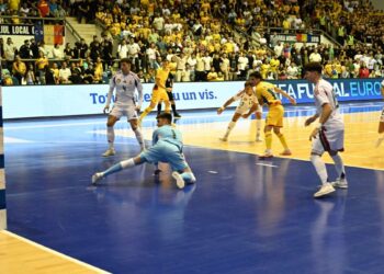 Noi cu scandalul iar ei cu calificarea