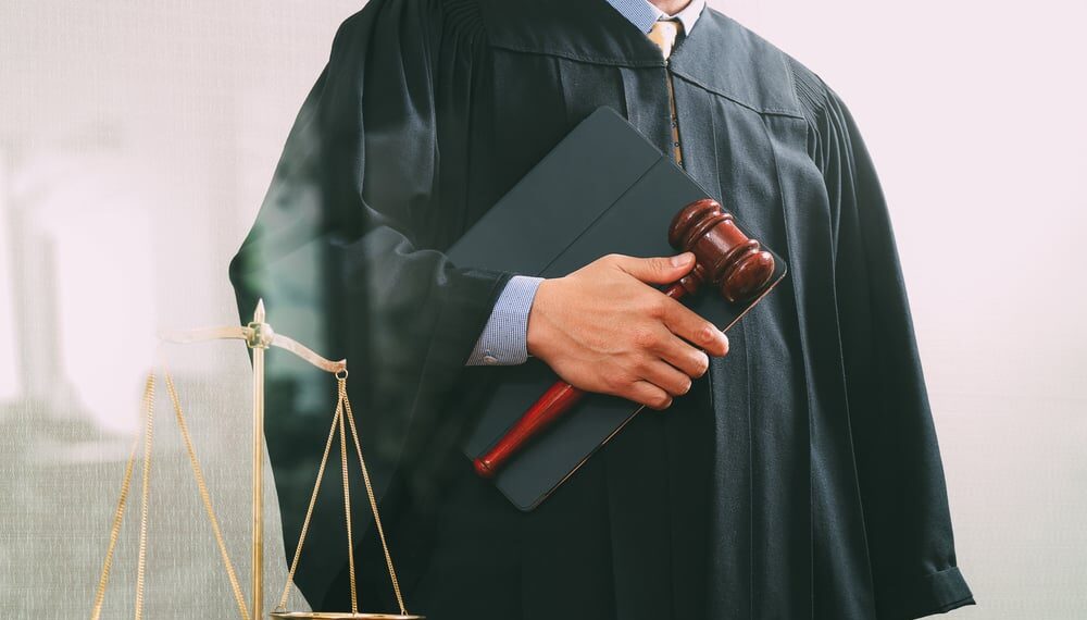 ÎCCJ: vechimea ca avocat, grefier sau ofițer de poliție judiciară nu mai contează la salarizarea magistraților