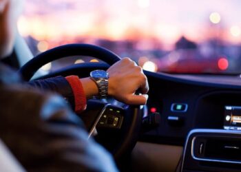 Restricții pentru șoferii începători: un nou proiect legislativ vizează limitarea accesului la mașini puternice