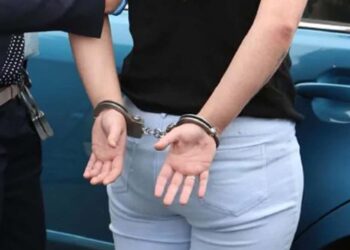 A bătut un bătrân de 87 de ani pentru 10 lei: femeie trimisă în judecată pentru tâlhărie calificată