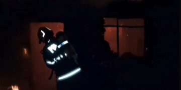 Incendiu de proporții în Oradea: o gospodărie, cuprinsă de flăcări luni seara