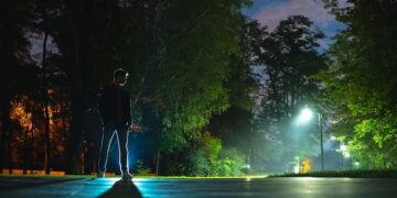 Noapte de groază în Oradea: un bărbat a fost bătut și tâlhărit de trei tineri în parc