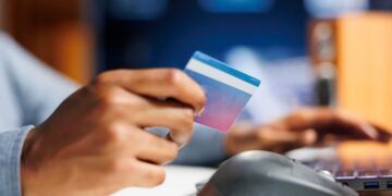 Legea uitării: două femei din Bihor, „iertate” după ani de anchetă pentru falsificare de credite