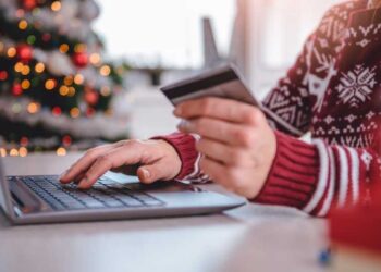 Escrocheria excursiei de Revelion în Zanzibar: o tânără, acuzată că a păcălit 33 de turiști