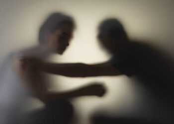 Decizie blândă a instanței: un orădean care și-a lovit vecinul primește doar un avertisment