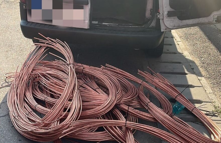 Oraș întreg lăsat fără semnal! Hoțul care a furat kilometri de cabluri, prins și băgat la închisoare!