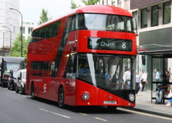 Român judecat pentru o bătaie în Marea Britanie! A sărit la un șofer de microbuz care ar fi jignit-o pe iubita lui!