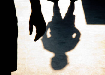 Bătaie sângeroasă între frați: unul a fost lovit în cap cu o țeavă metalică!