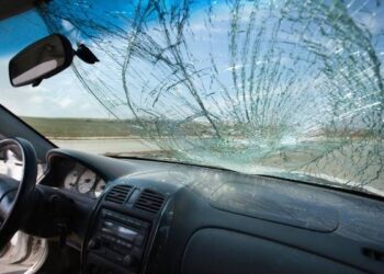 Război în familie: frate recidivist, condamnat după ce a distrus mașina surorii