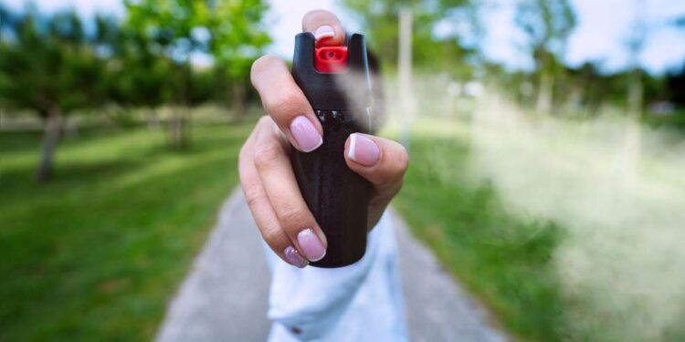 Tâlhărie ca-n filme: a atacat victima cu spray lacrimogen și a fugit cu 39.400 de lei!