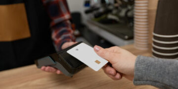 „Câștigi 1.000 de lei pe zi!” -noua escrocherie WhatsApp lovește românii printr-un simplu mesaj