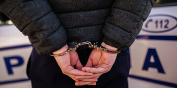 Patru ani și jumătate de închisoare pentru tânărul care a tâlhărit o femeie de 70 de ani, în plină zi, pe o stradă din Oradea